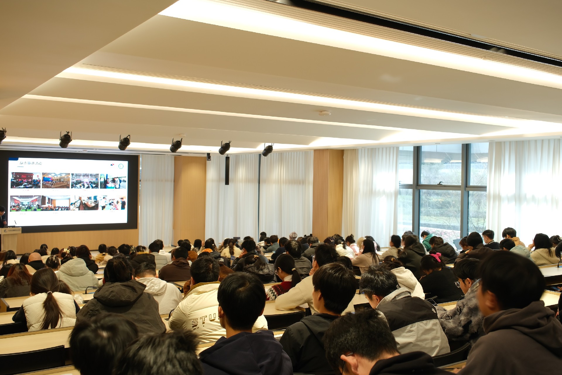 研究生安全教育大会2.jpg