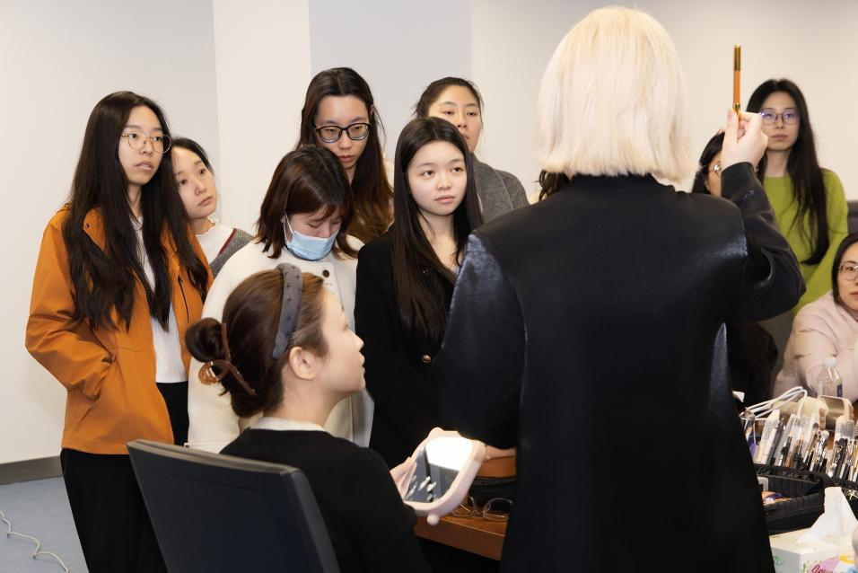 1773018952377001924.png 38美妆图片2.png